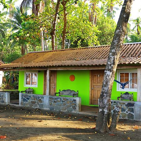 Hotel Oasis & Surf Camp Санта Каталина Екстериор снимка