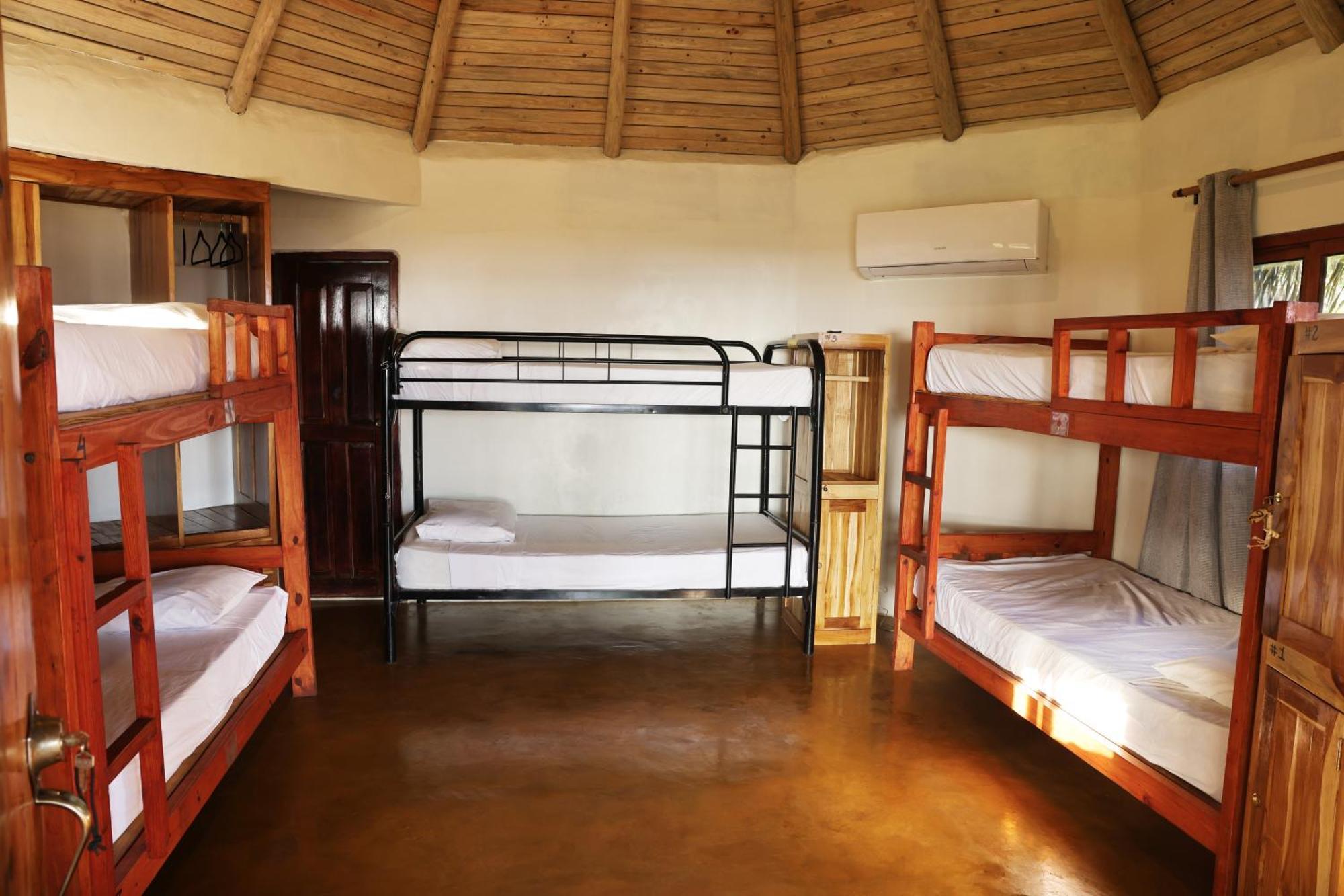 Hotel Oasis & Surf Camp Санта Каталина Екстериор снимка