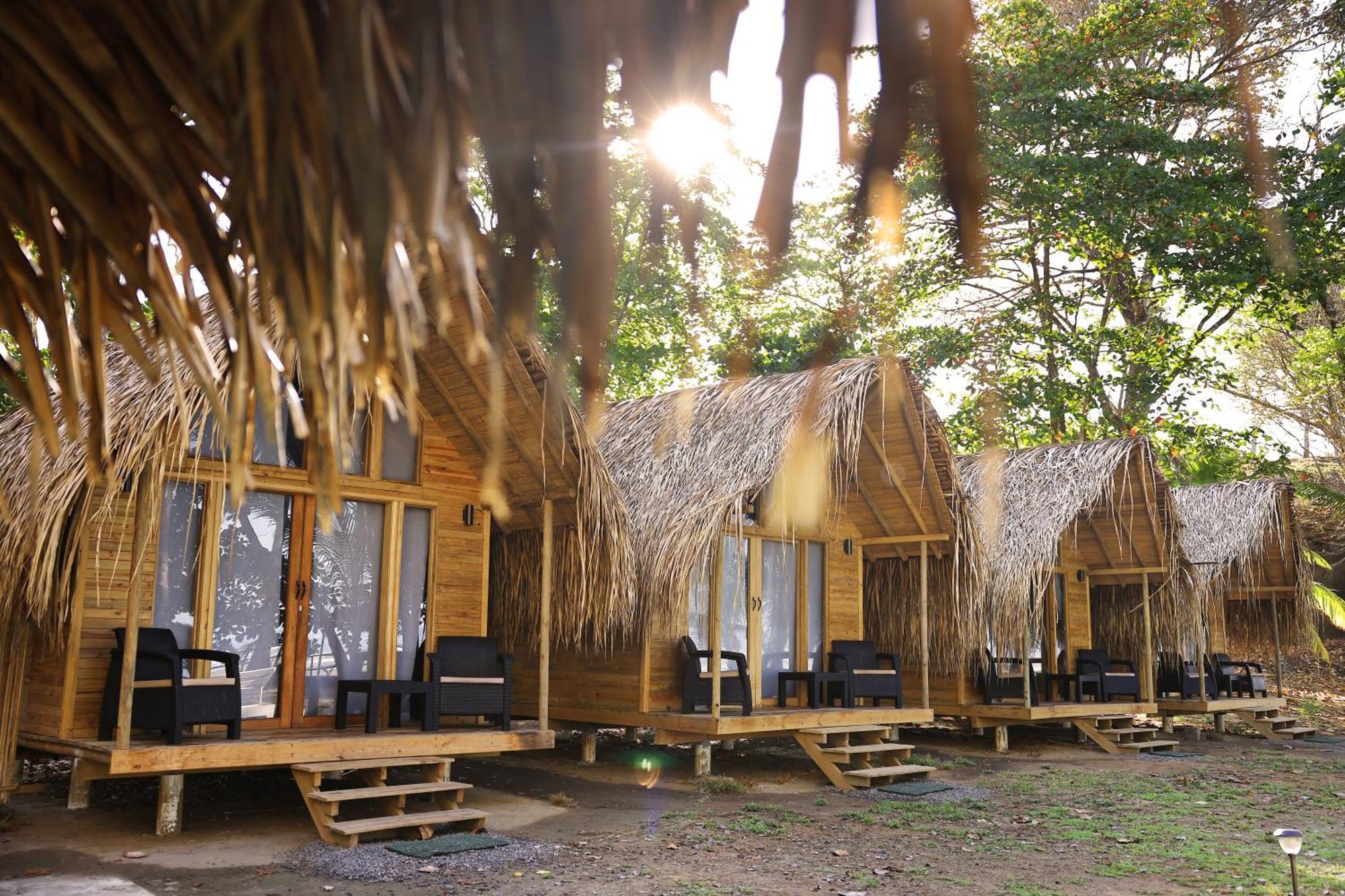 Hotel Oasis & Surf Camp Санта Каталина Екстериор снимка
